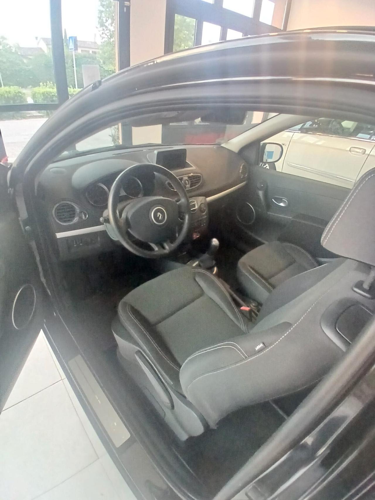 Renault Clio 1.2 16V 3 porte Dynamique modell. 2012 neo paten navigatore possibilita"di finanziamento!