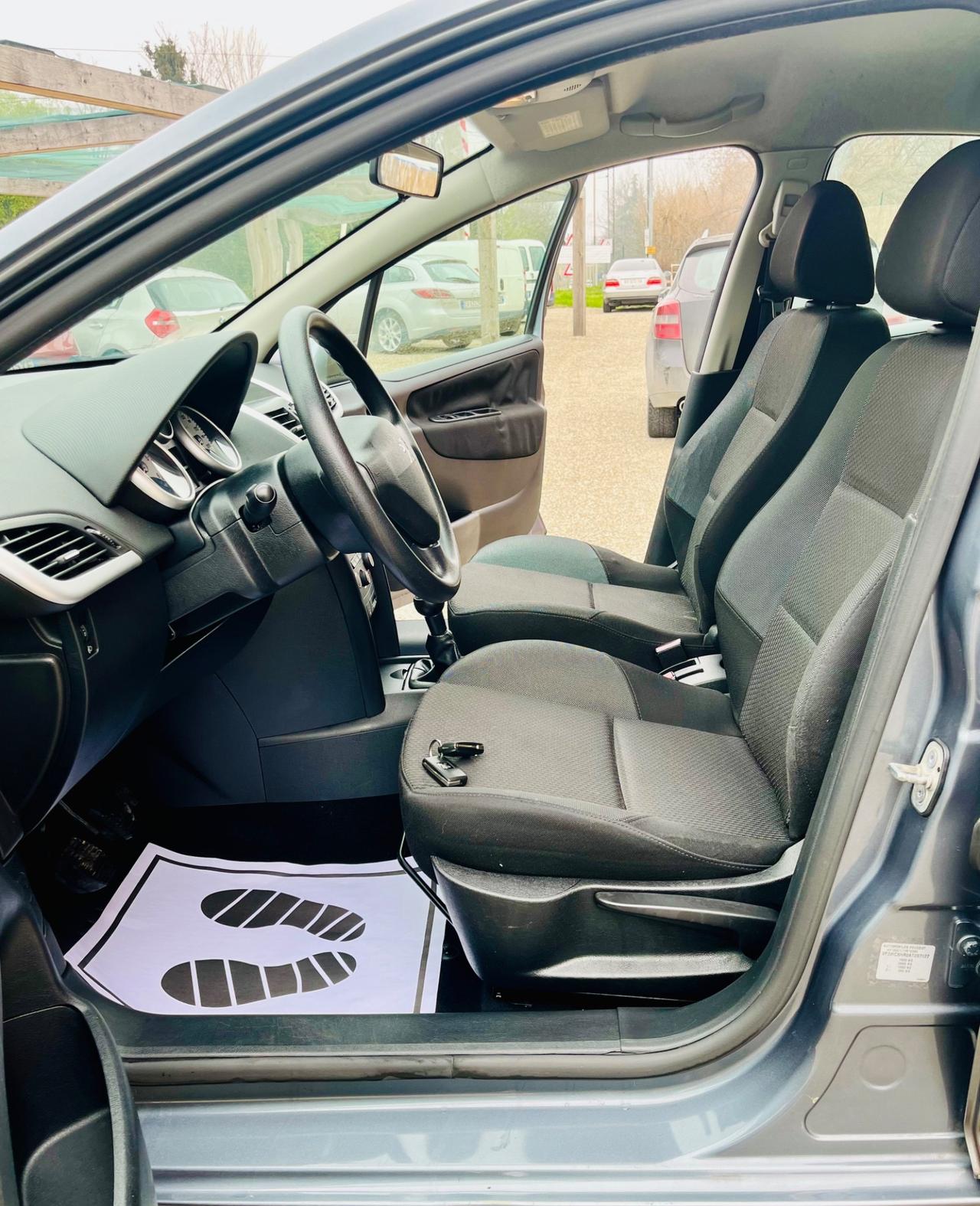 Peugeot 207 1.4 HDi 70CV 5p. Allure