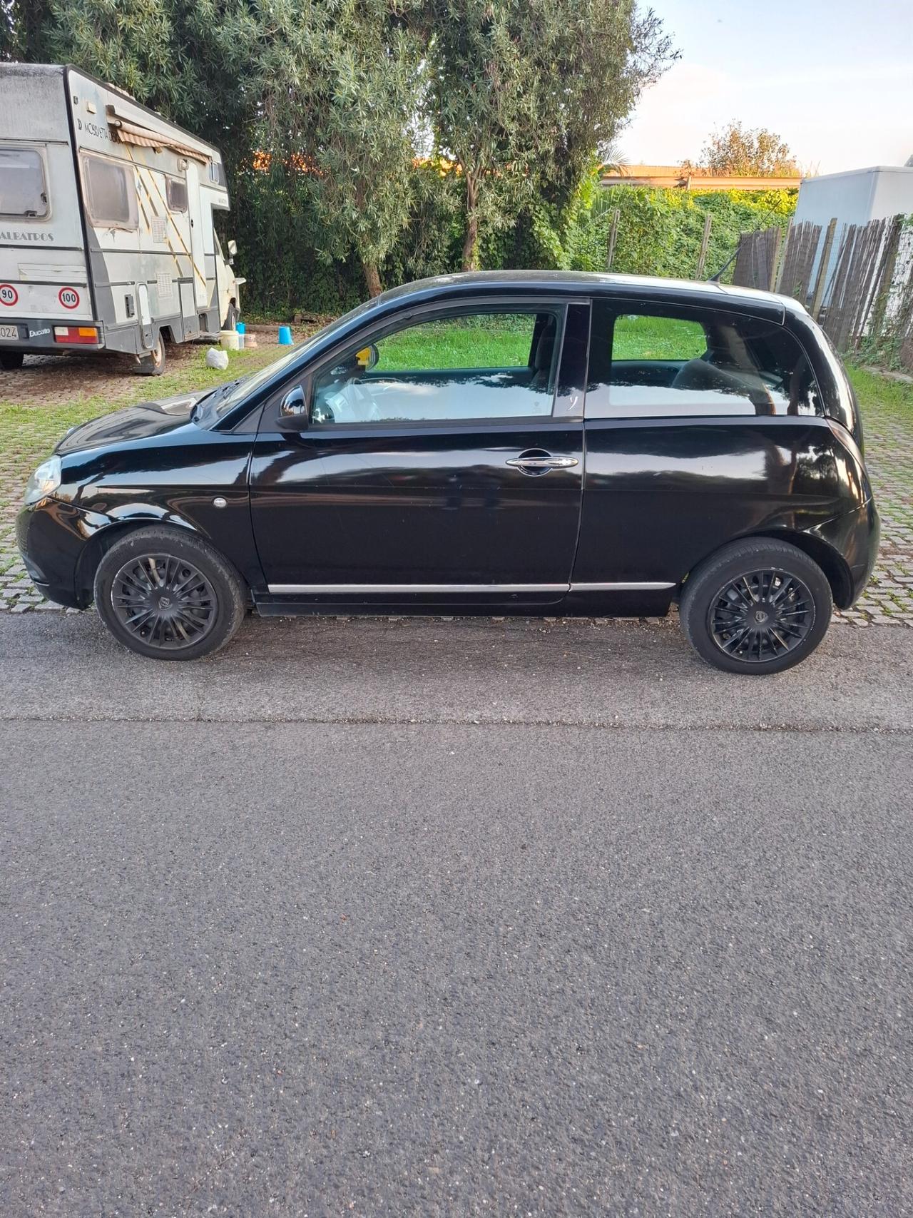 Lancia Ypsilon 1.3 MJT 75 CV Platino