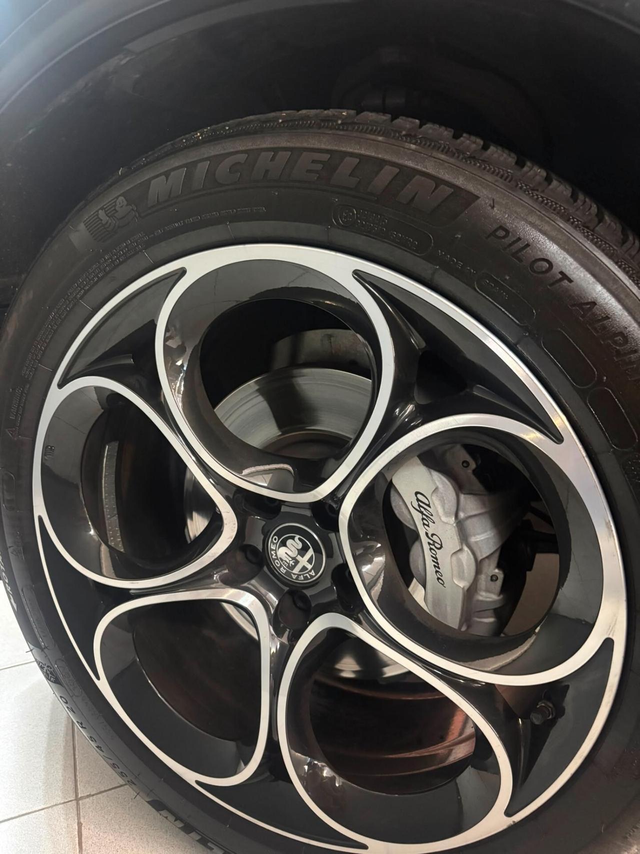 Alfa Romeo Stelvio Veloce Nero vulcano Total black
