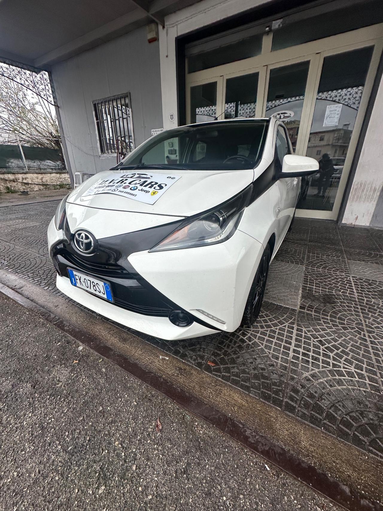 Toyota Aygo 1.0 VVT-i 69 CV 5 porte x-black TSS