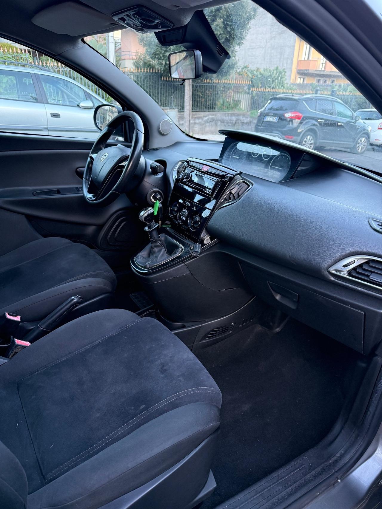 Lancia Ypsilon 1.2 69 CV 5 porte GPL Ecochic Platinum