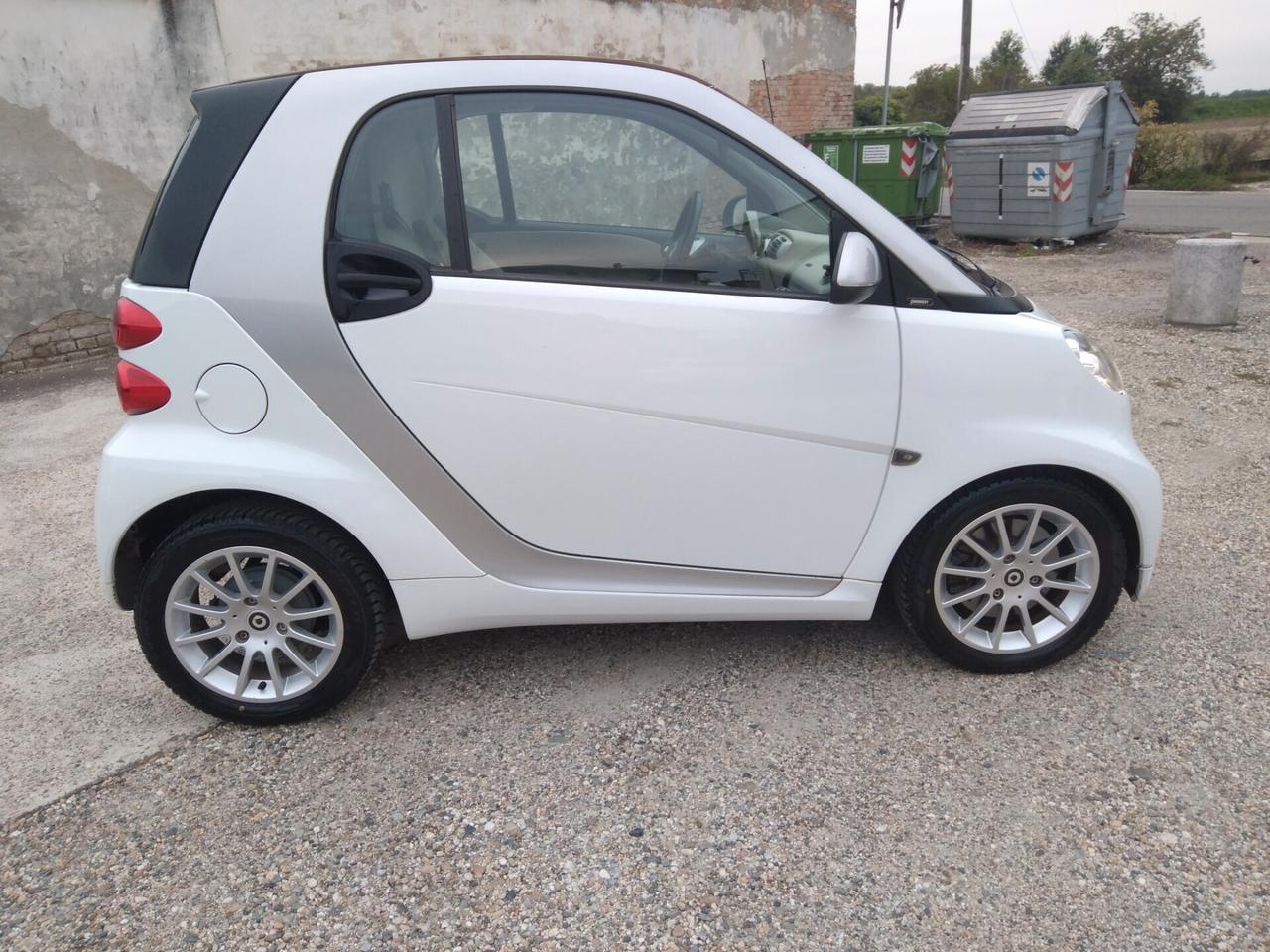 Smart ForTwo 1000 52 kW MHD coupé pure