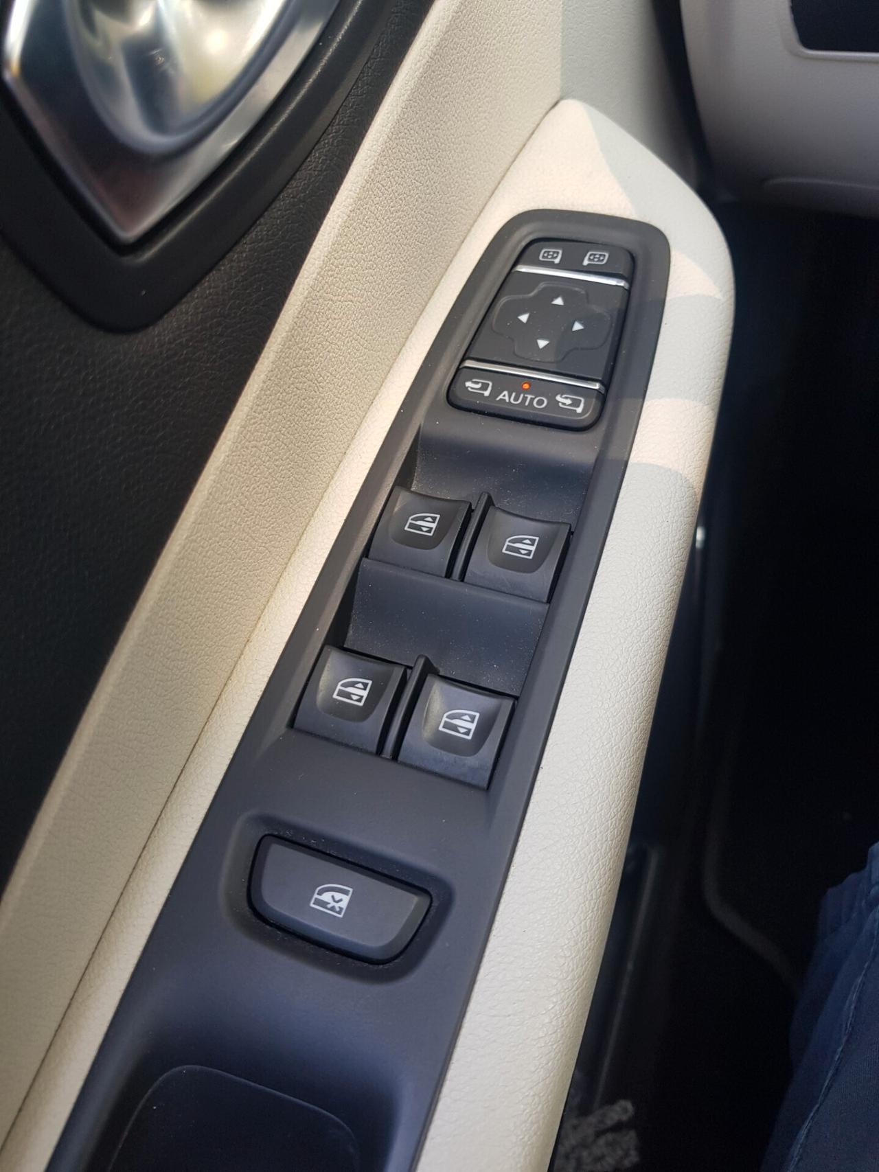 Renault Captur TCe 120 CV Start&Stop Energy Initiale Paris NEOPATENTATI