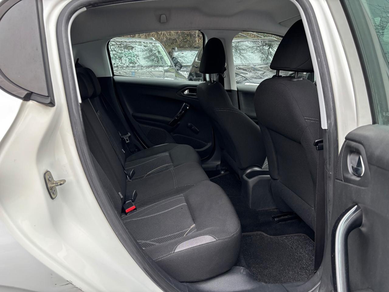 Peugeot 208 1.4 HDi 5 porte OK NEOPATENTATI