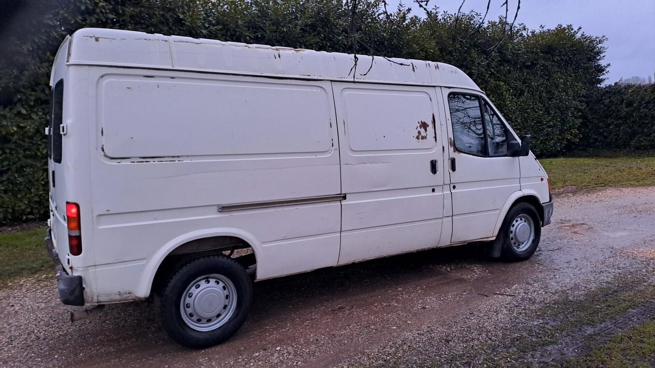 Ford Transit LUNGO