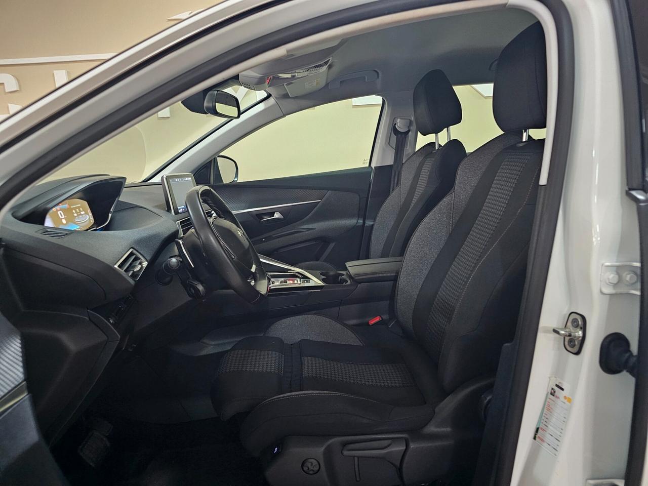 Peugeot 3008 BlueHDi 130 S&S EAT8 Business