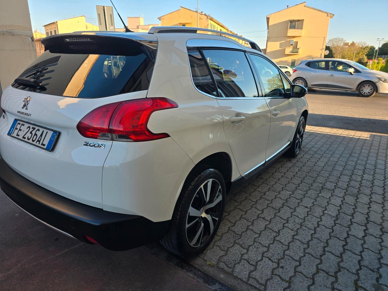 Peugeot 2008 BlueHDi 100 Allure