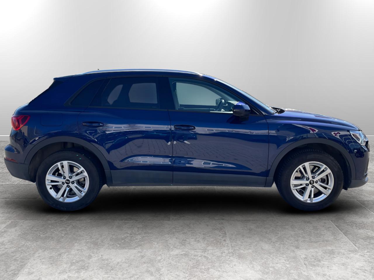 AUDI Q3 45 1.4 tfsi e Business s-tronic