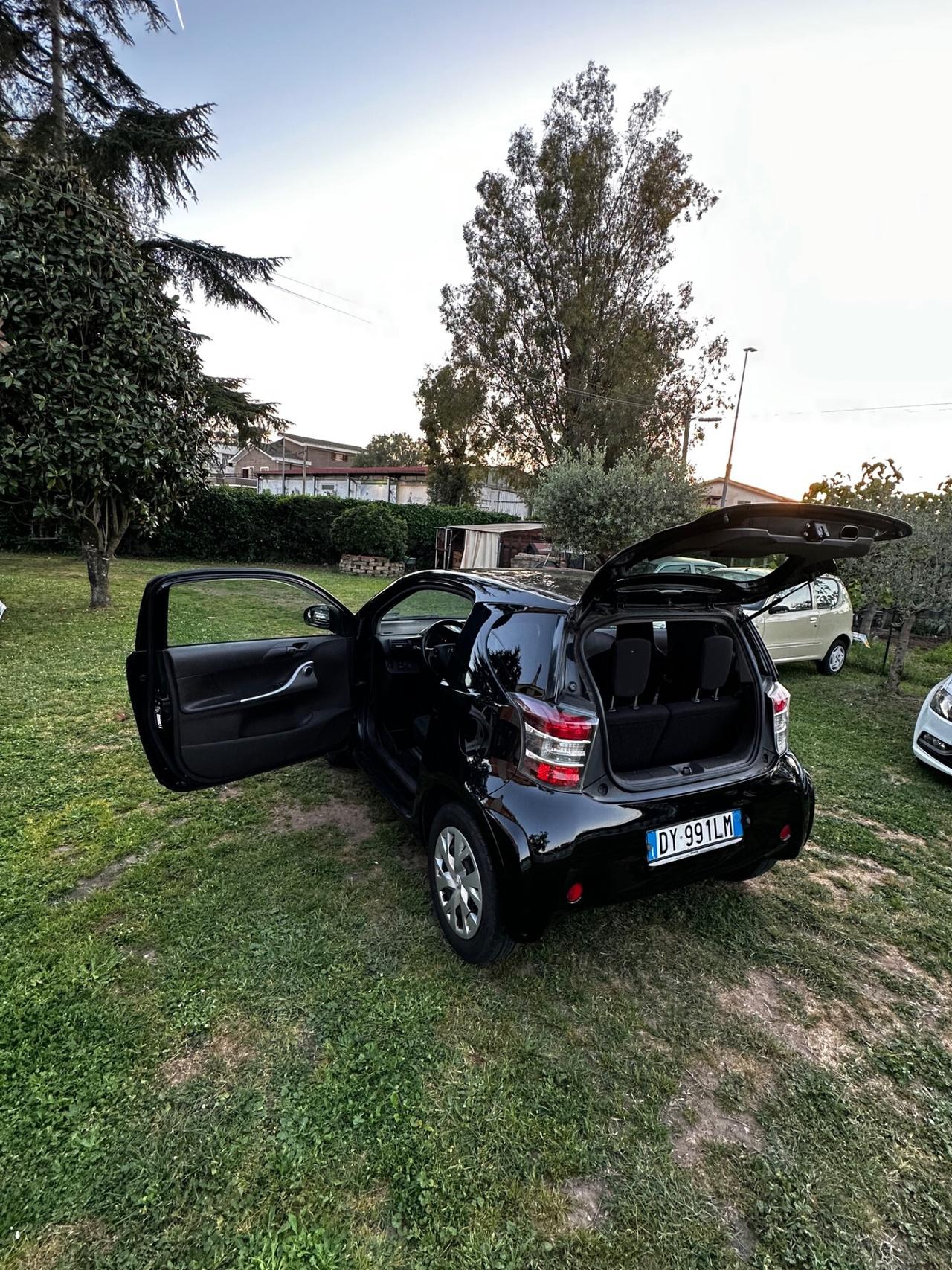 Toyota iQ 1.0 Multidrive Versione Lancio nero perlato !