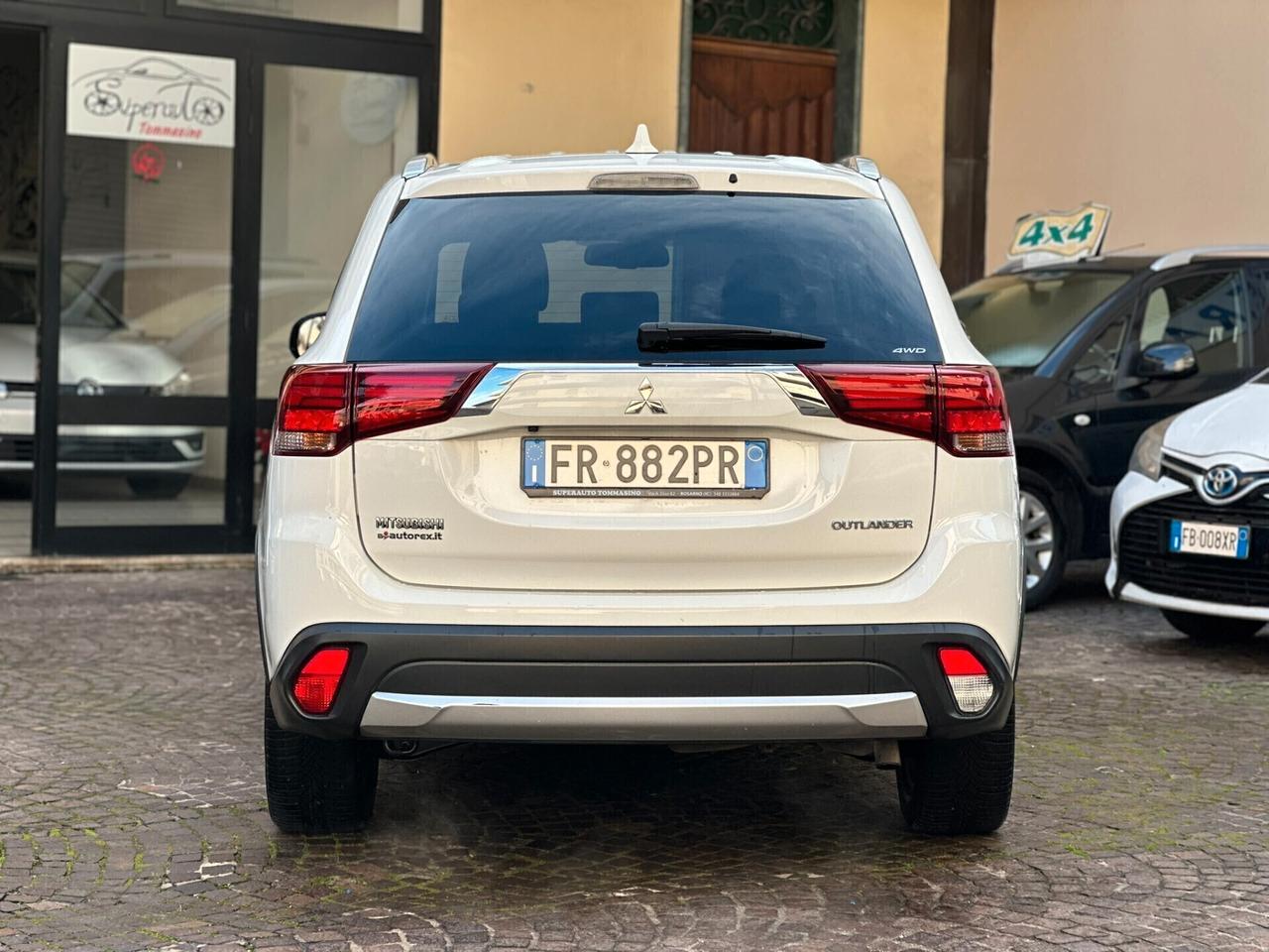 Mitsubishi Outlander 2.2 DI-D 4WD 7 posti Autom