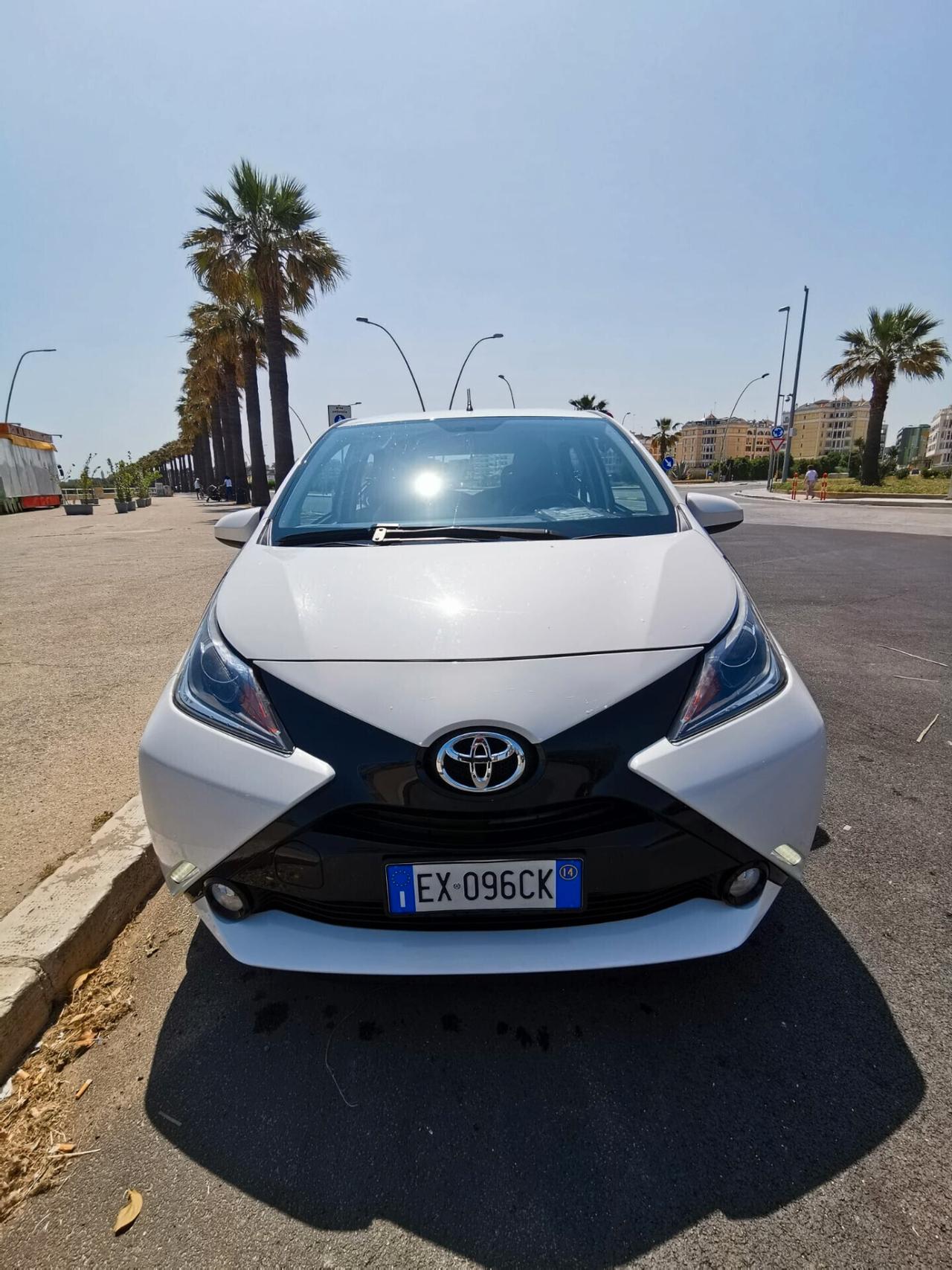 Toyota Aygo 1.0 VVT-i 69 CV 5 porte x-cool 10/2014