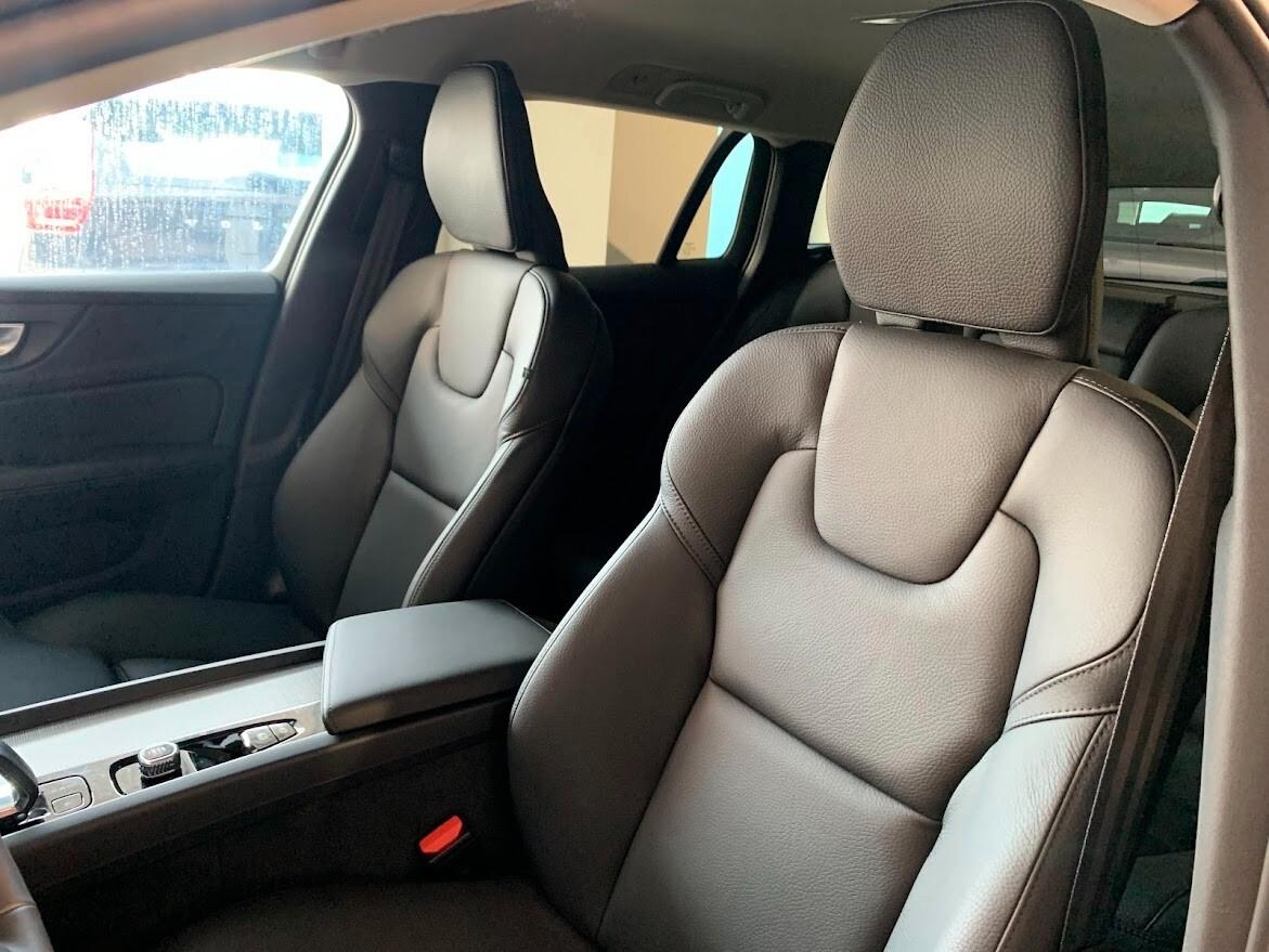 Volvo V60 B4 (d) automatico Plus Dark