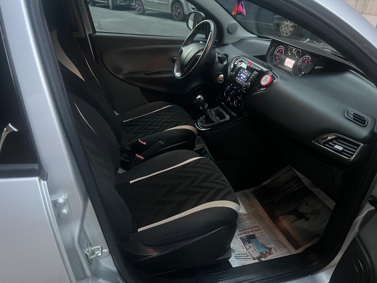 Lancia Ypsilon 1.2 69 CV 5 porte Silver