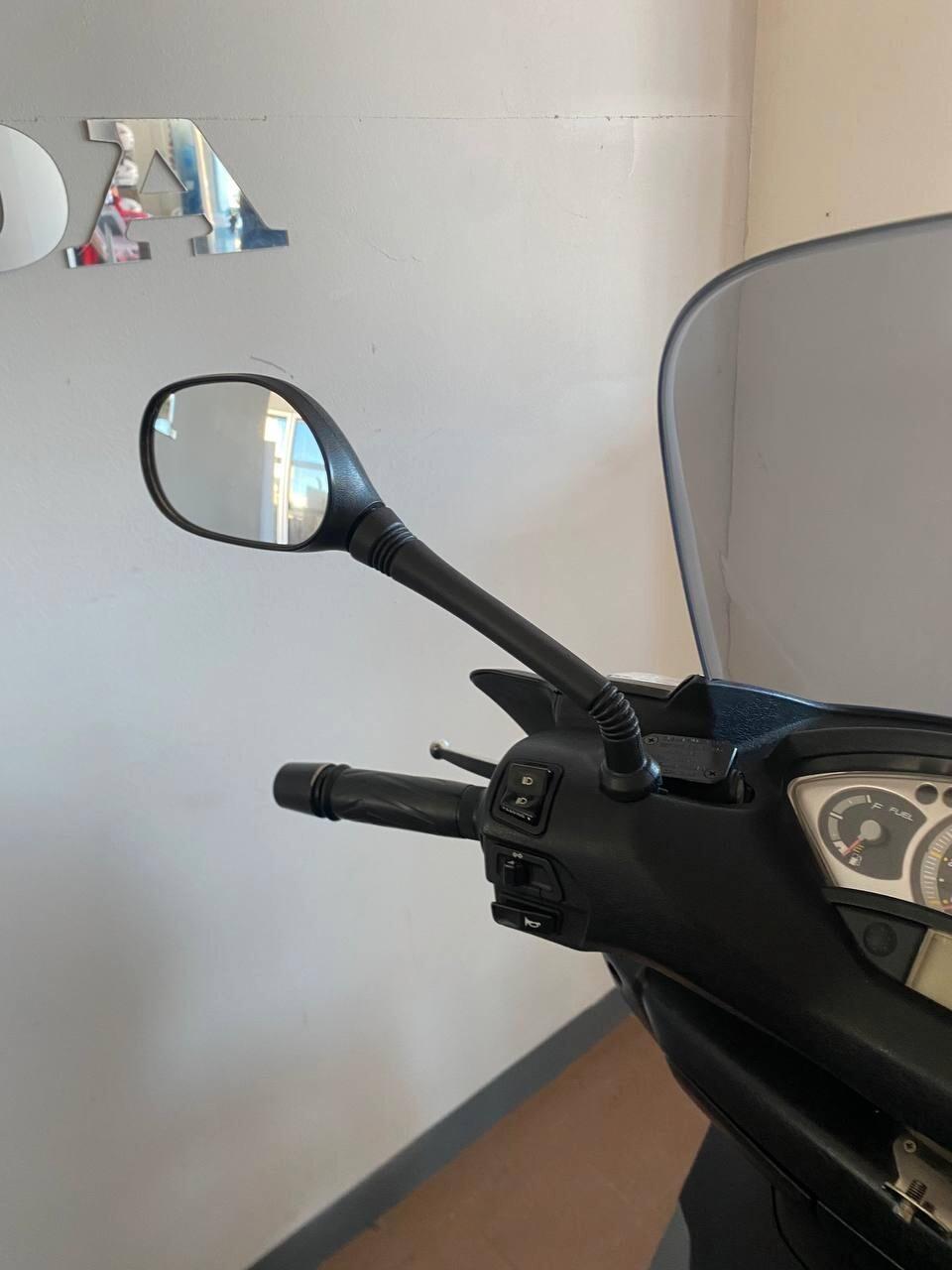 Yamaha X-Max 250