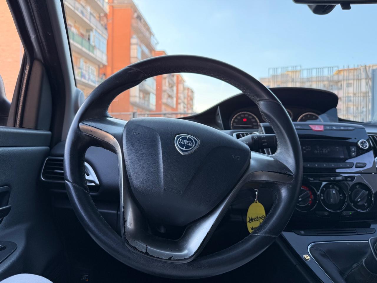 New Lancia Ypsilon 1.2benz 5portGPL Gold Full Perfett