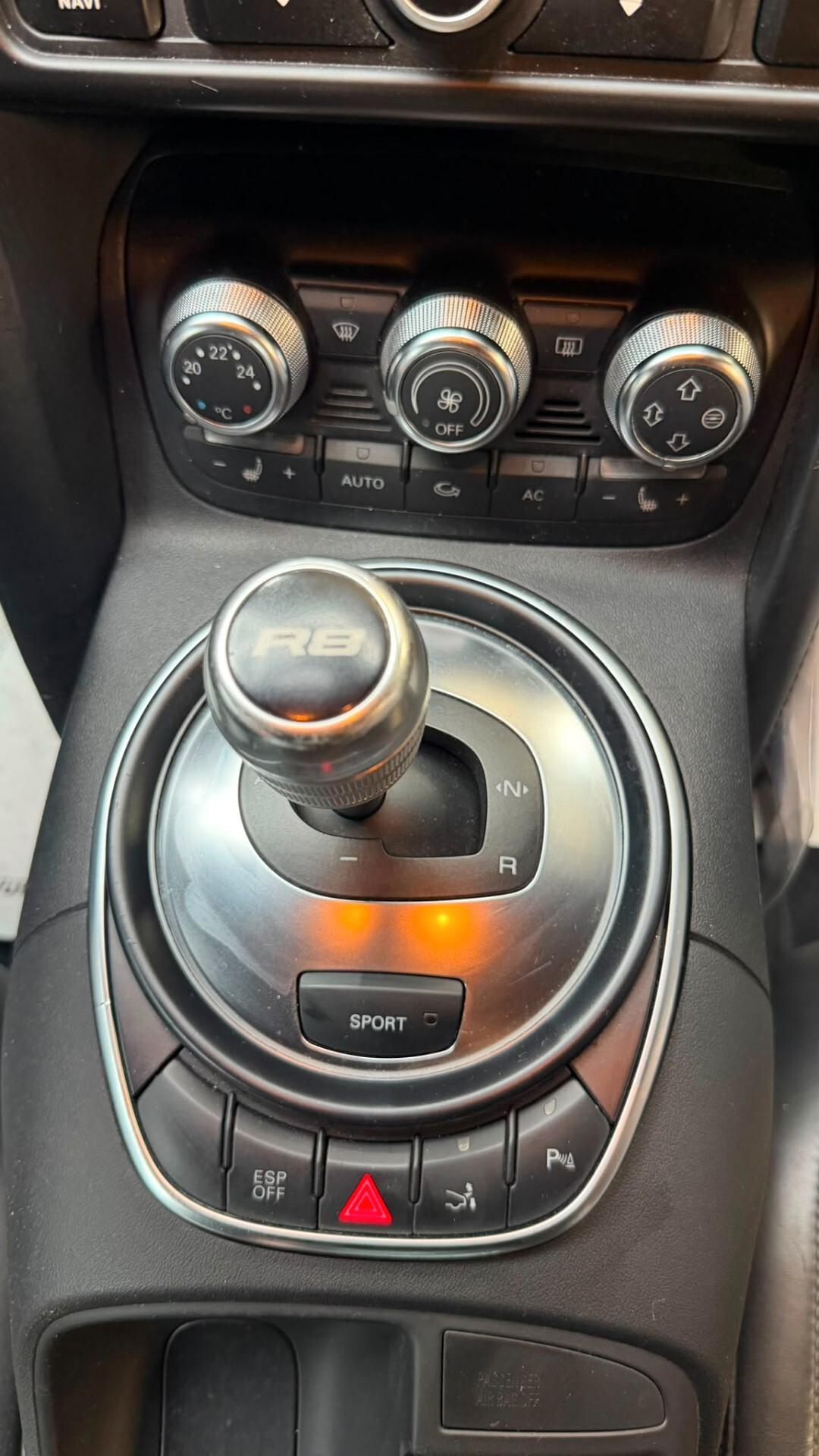 Audi R8 4.2 V8 FSI quattro R tronic