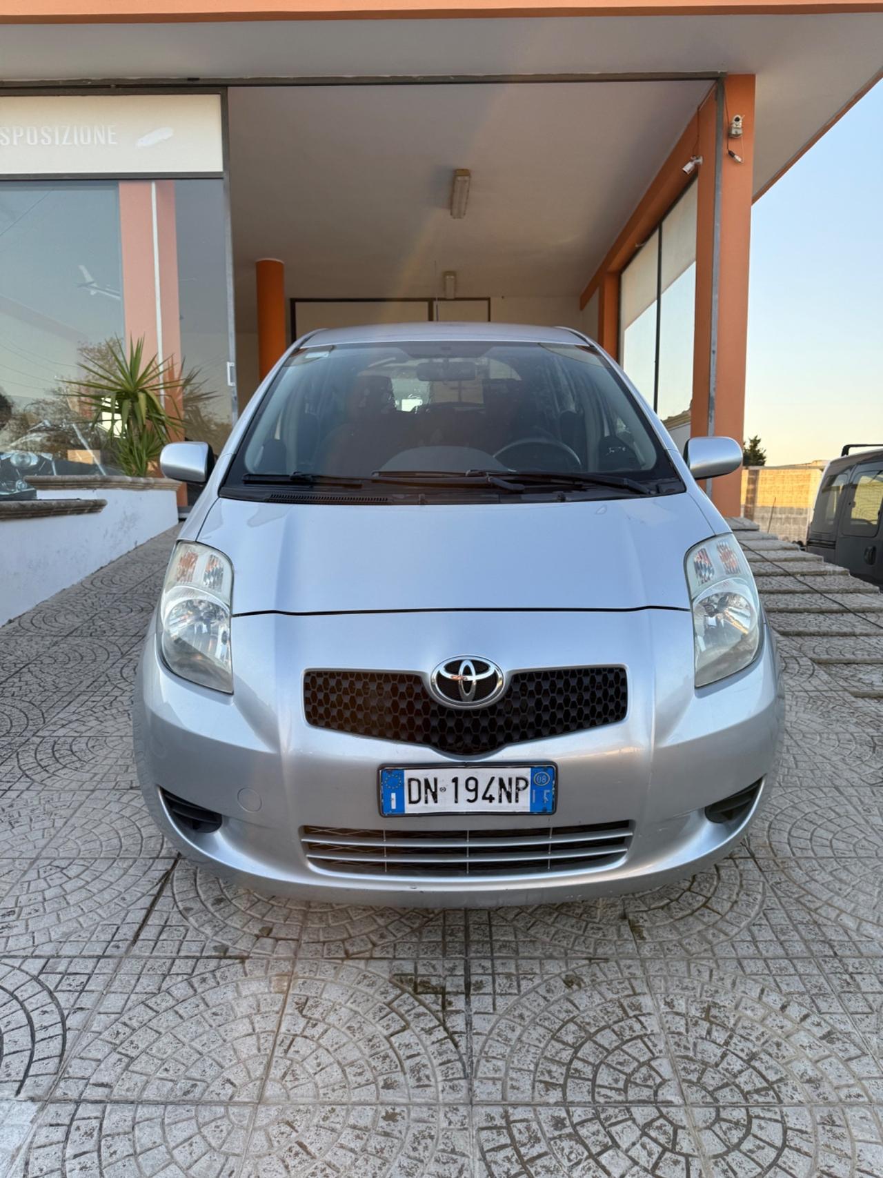 Toyota Yaris 1.0 5 porte Neo patentati