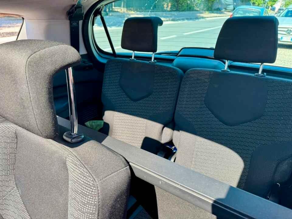 Peugeot 308 1.6 HDi 110CV 7 POSTI