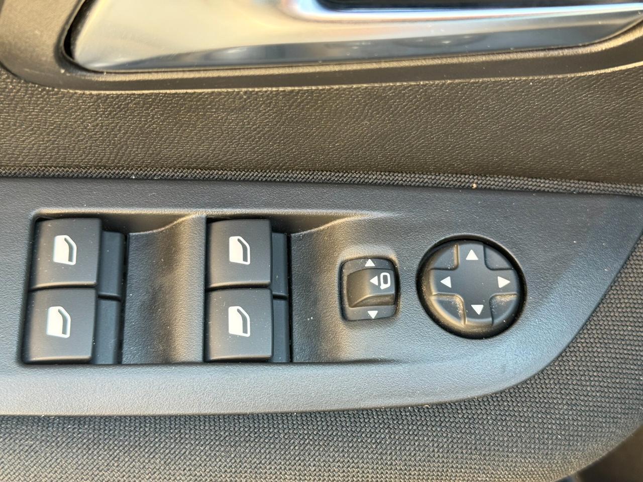 Peugeot 208 Peugeut 5 porte allure