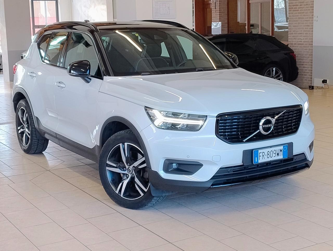 Volvo XC40 D3 AWD R-DESIGN - 2018