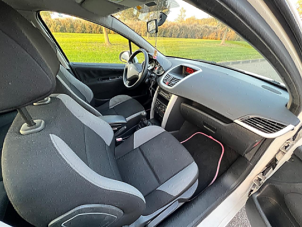 Peugeot 207 1.4 Benzina Ok Neopatentati