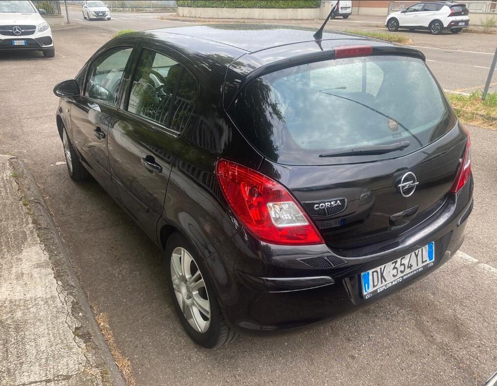 Opel Corsa 1.2 5 porte Cosmo