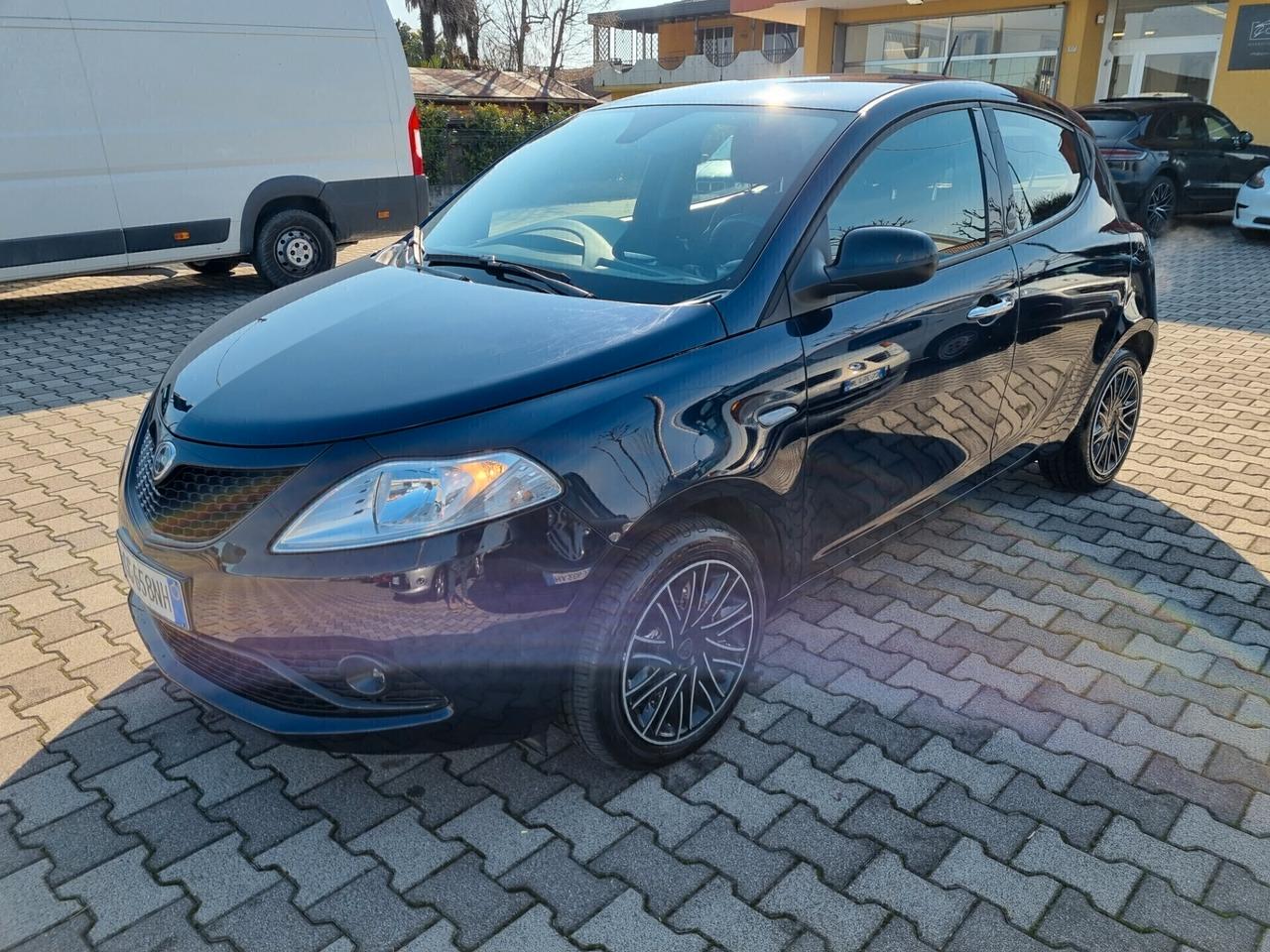 Lancia Ypsilon 1.0 5 porte Hybrid Gold oK neopatentati