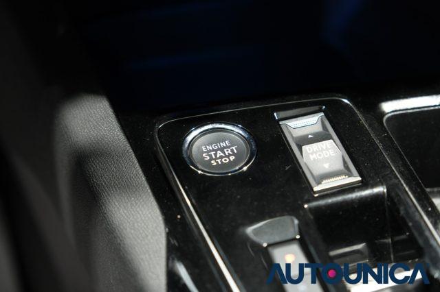 PEUGEOT 3008 HYBRID4 300 E-EAT8 ALLURE PACK