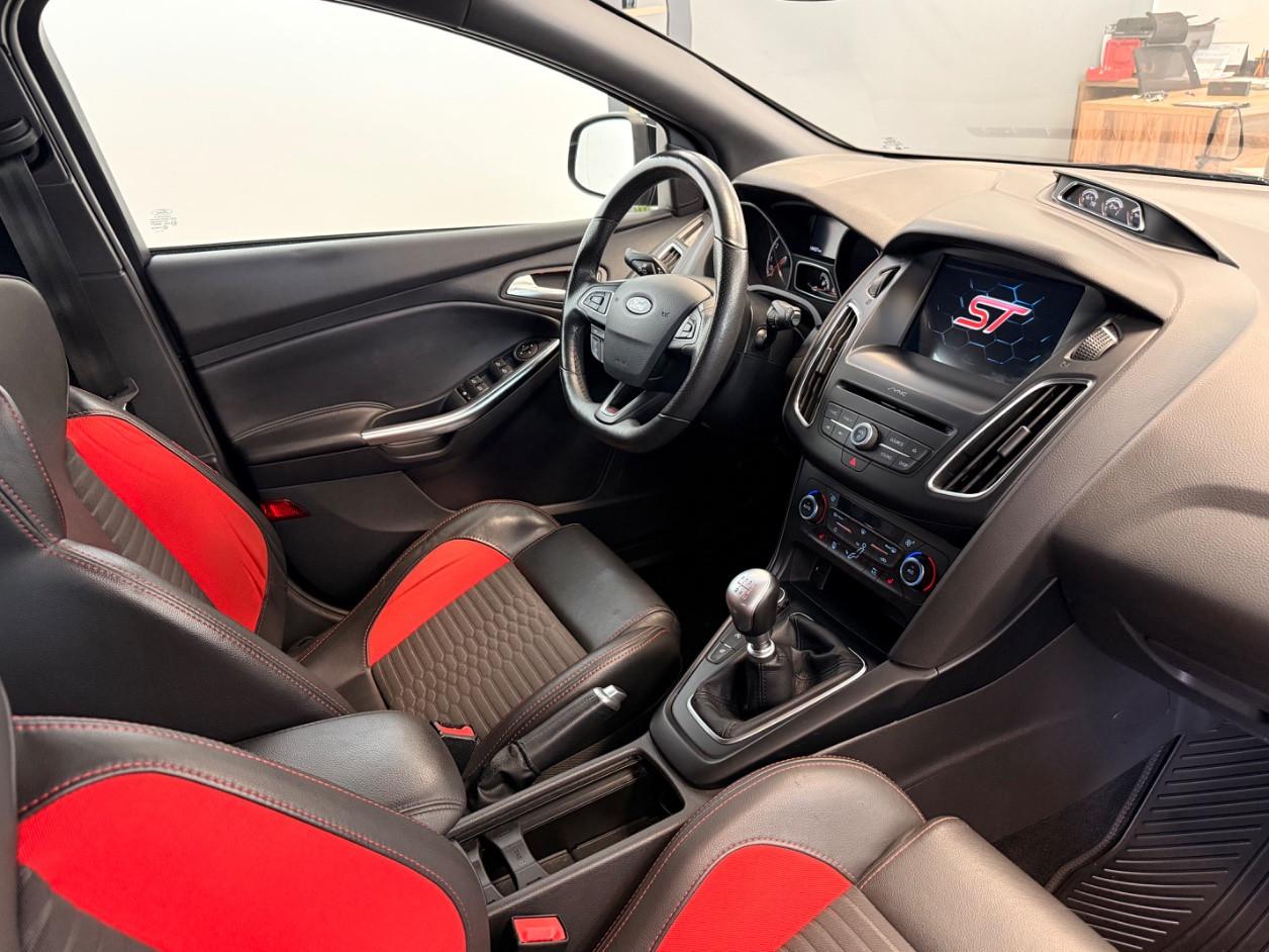 Ford FOCUS ST 2.0 250CV MANUALE