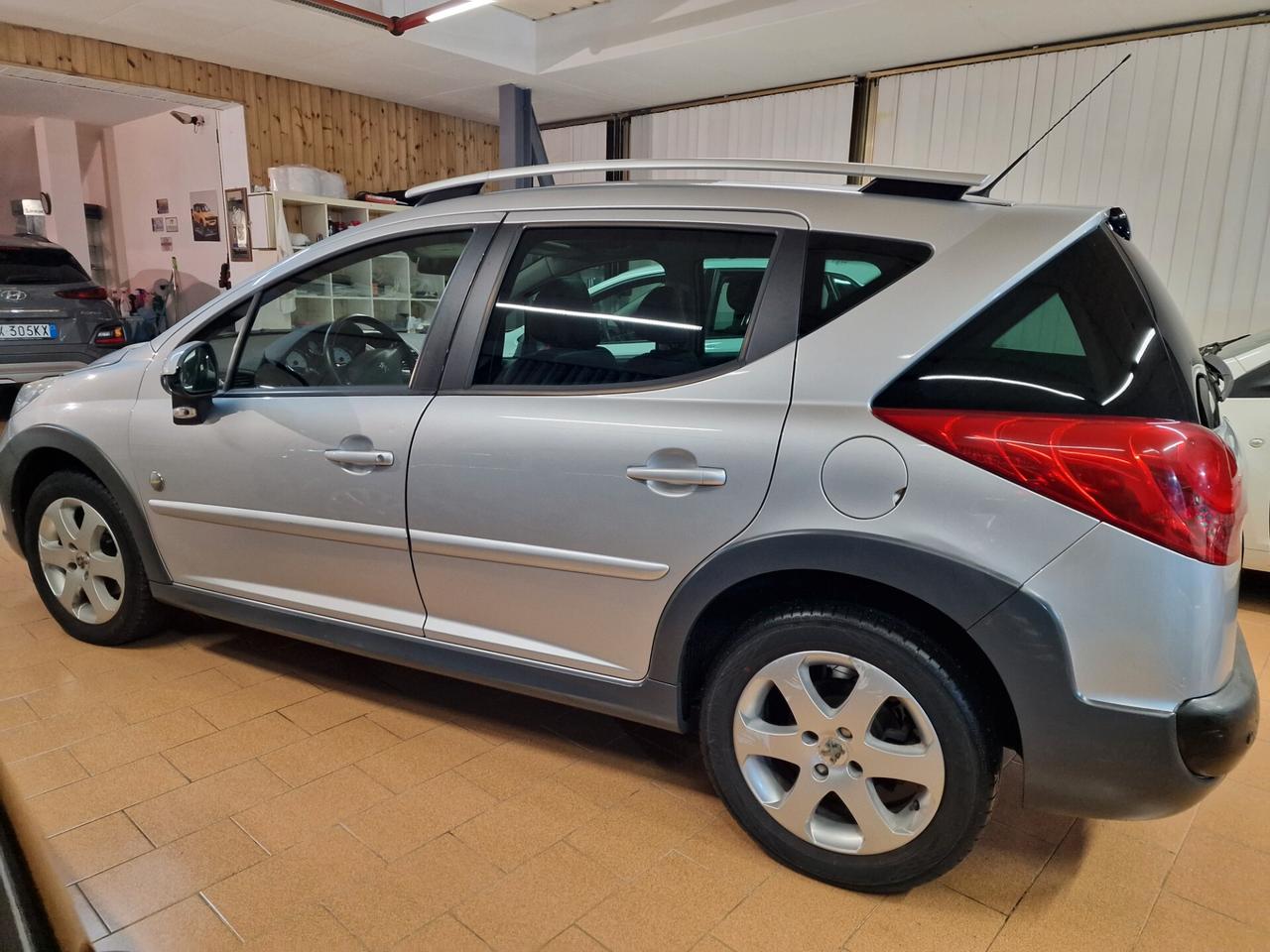 Peugeot 207 1.6 HDi 90CV SW Outdoor, 123 mila chilometri