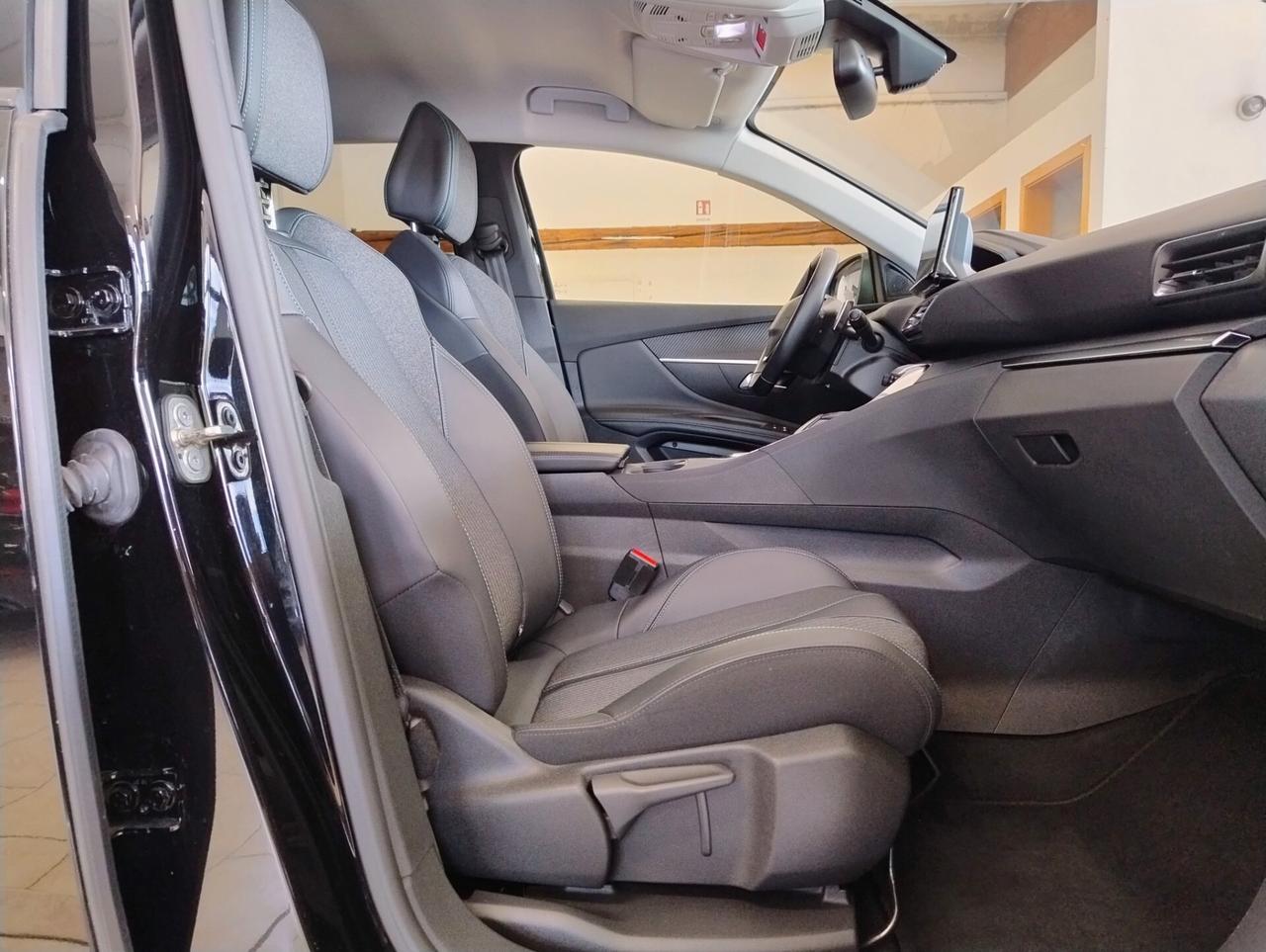 PEUGEOT 3008 BlueHDi 130 S&S EAT8 ALLURE CARPLAY