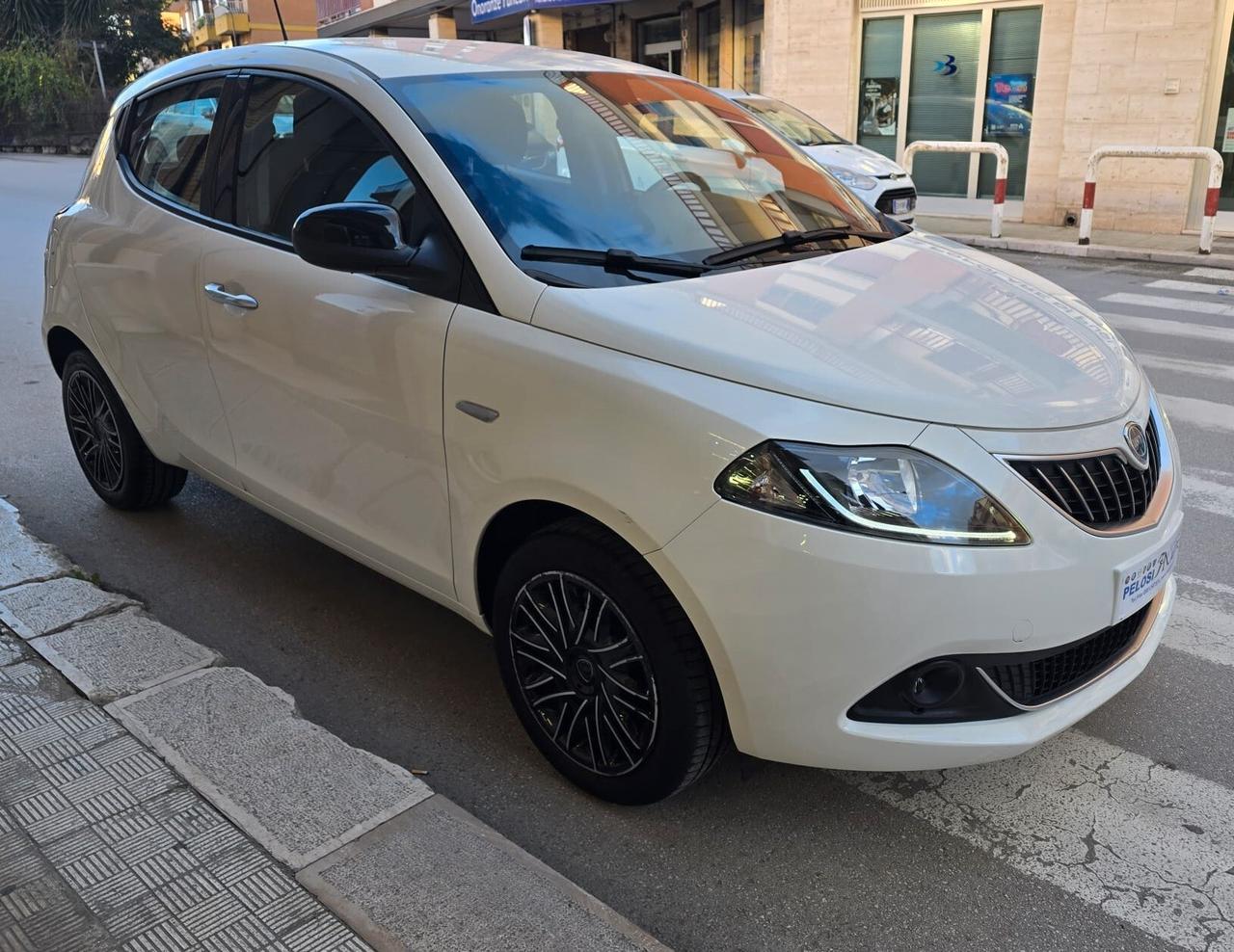 Lancia Ypsilon 1.0 FireFly 5 porte Hybrid Gold