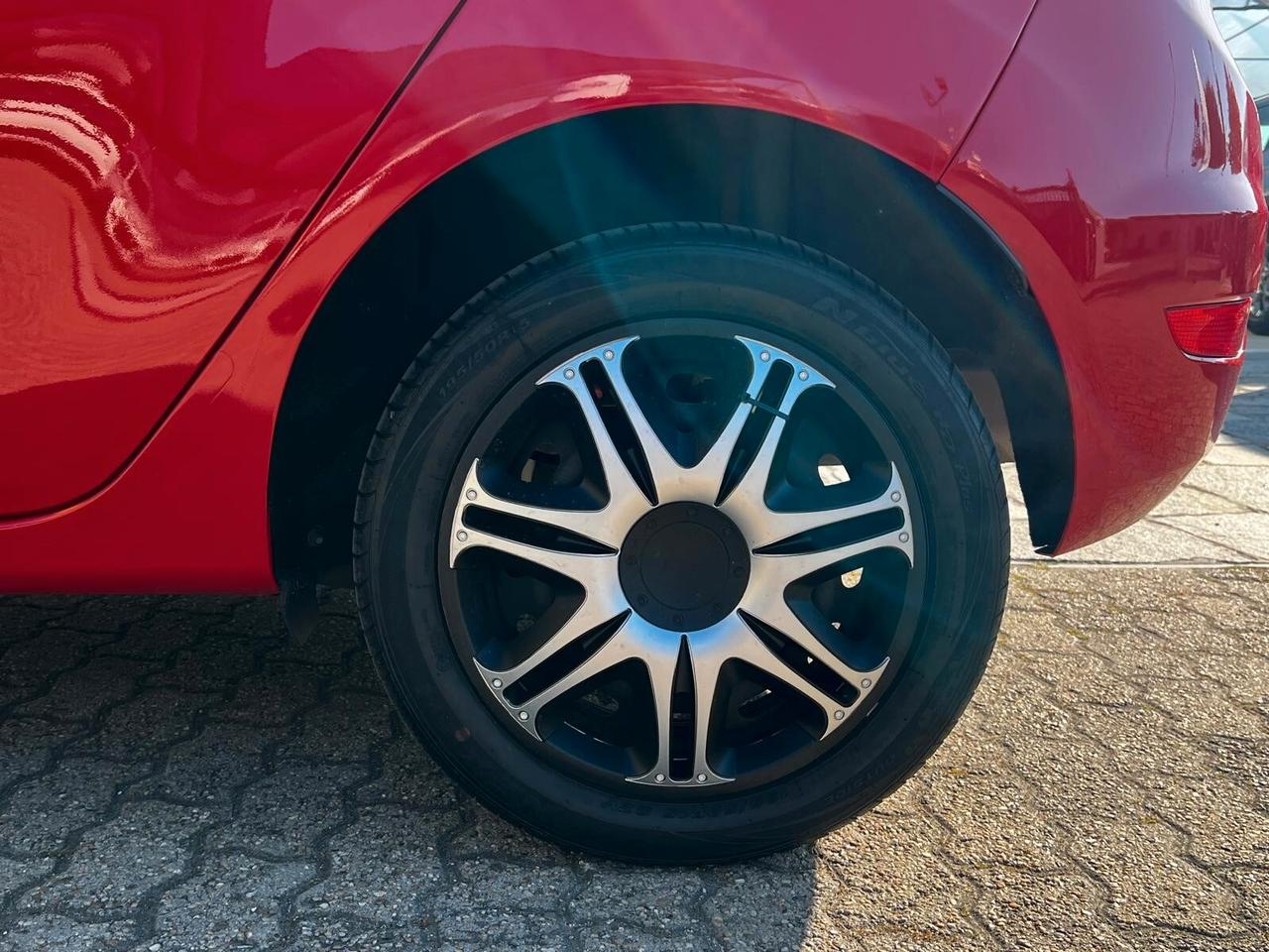 FORD Fiesta 6ª serie Fiesta 1.4 5p. Bz.- GPL T...