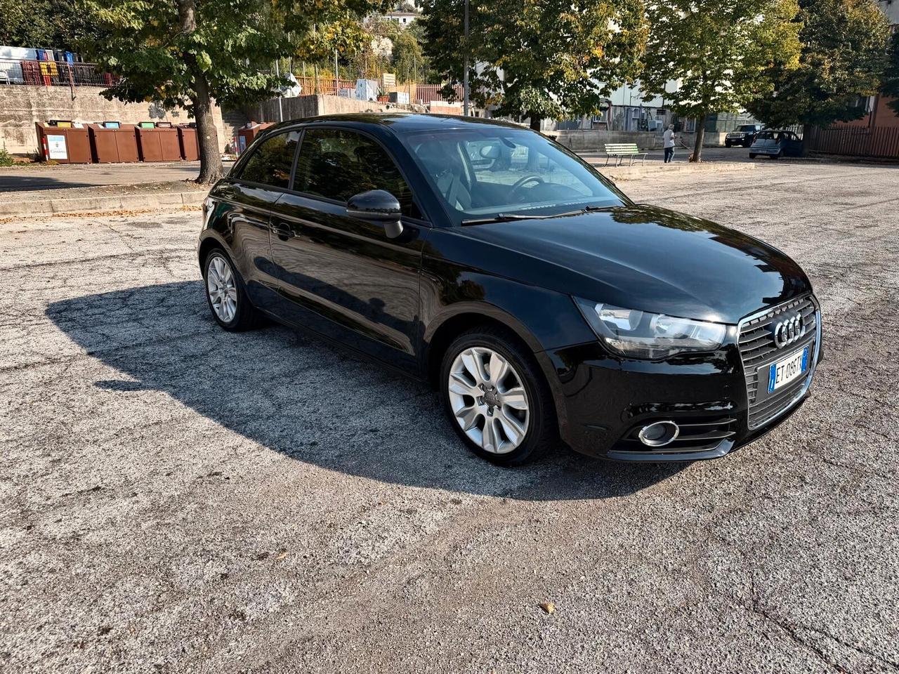 Audi A1 1.6 TDI 105 CV S line edition plus -