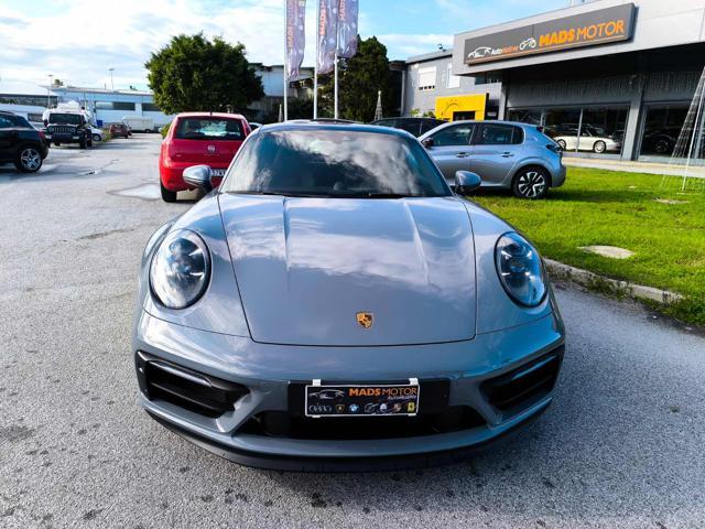 PORSCHE 911 Carrera GTS