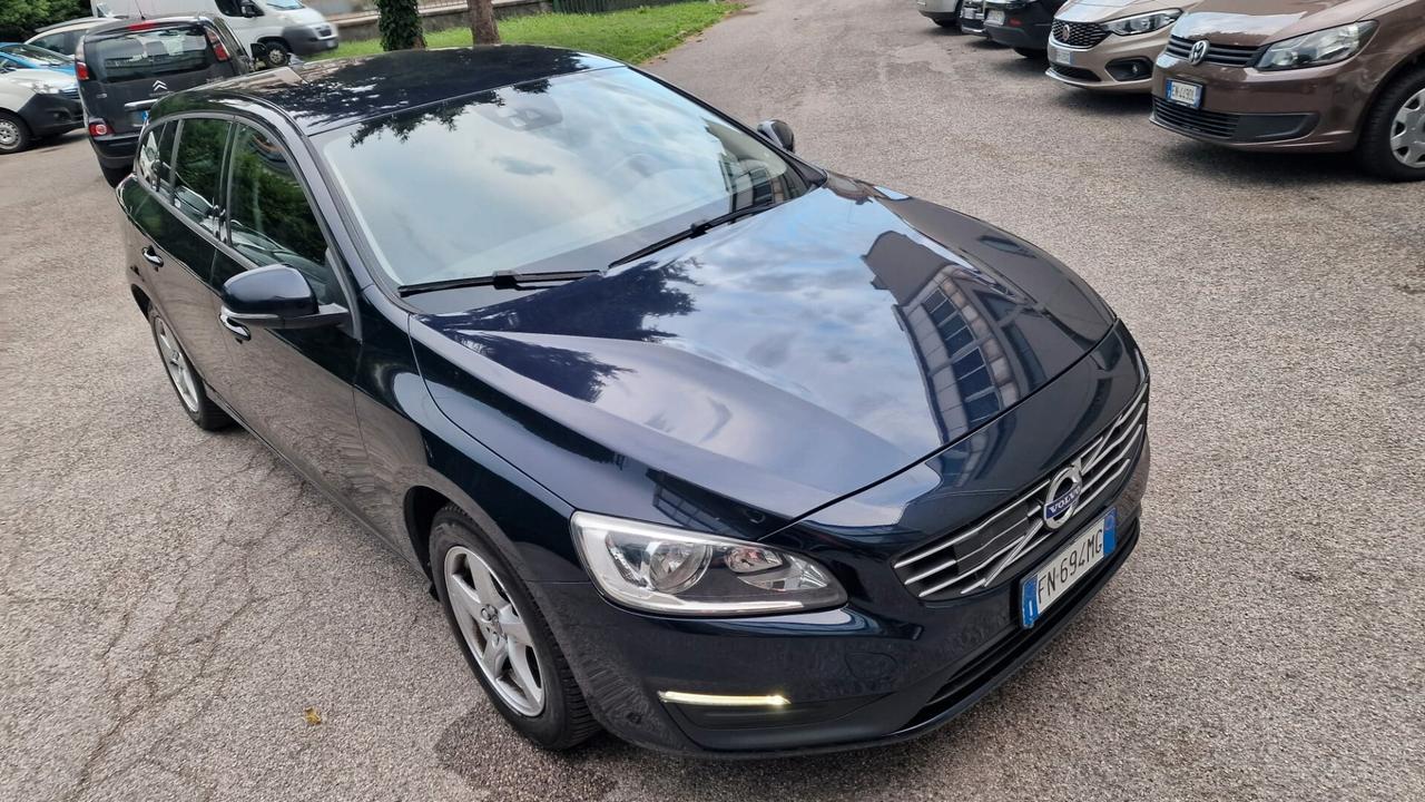Volvo V60 D2 Geartronic Edition x Neopatentati