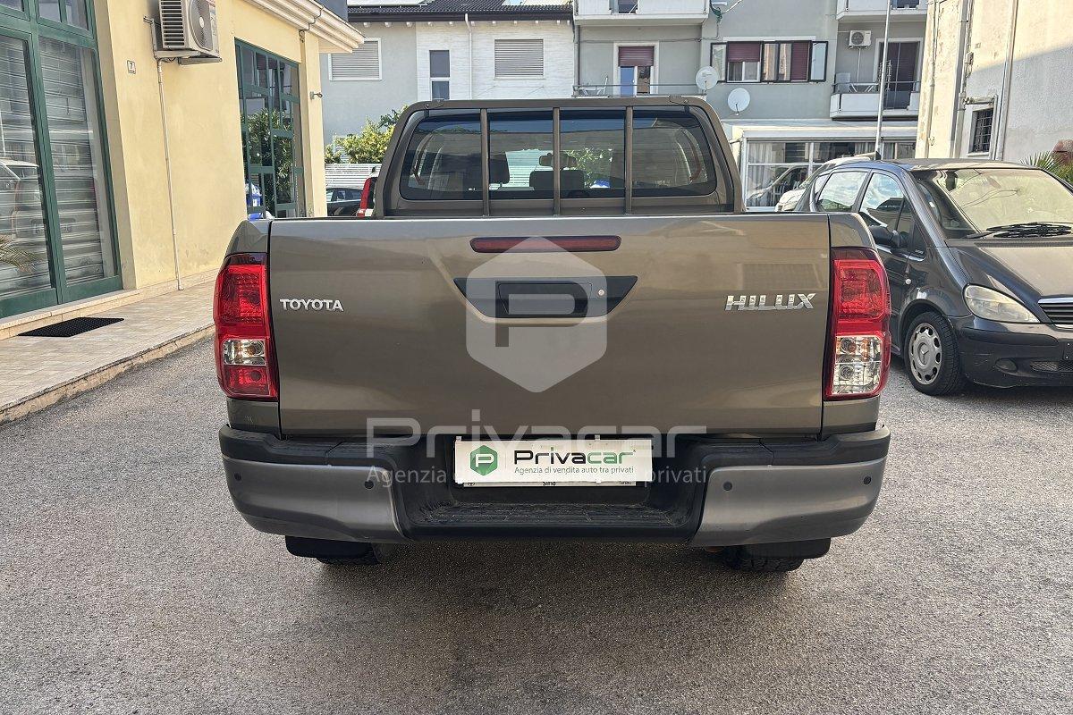 TOYOTA Hilux 2.4 D-4D 4WD 4 porte Double Cab Lounge