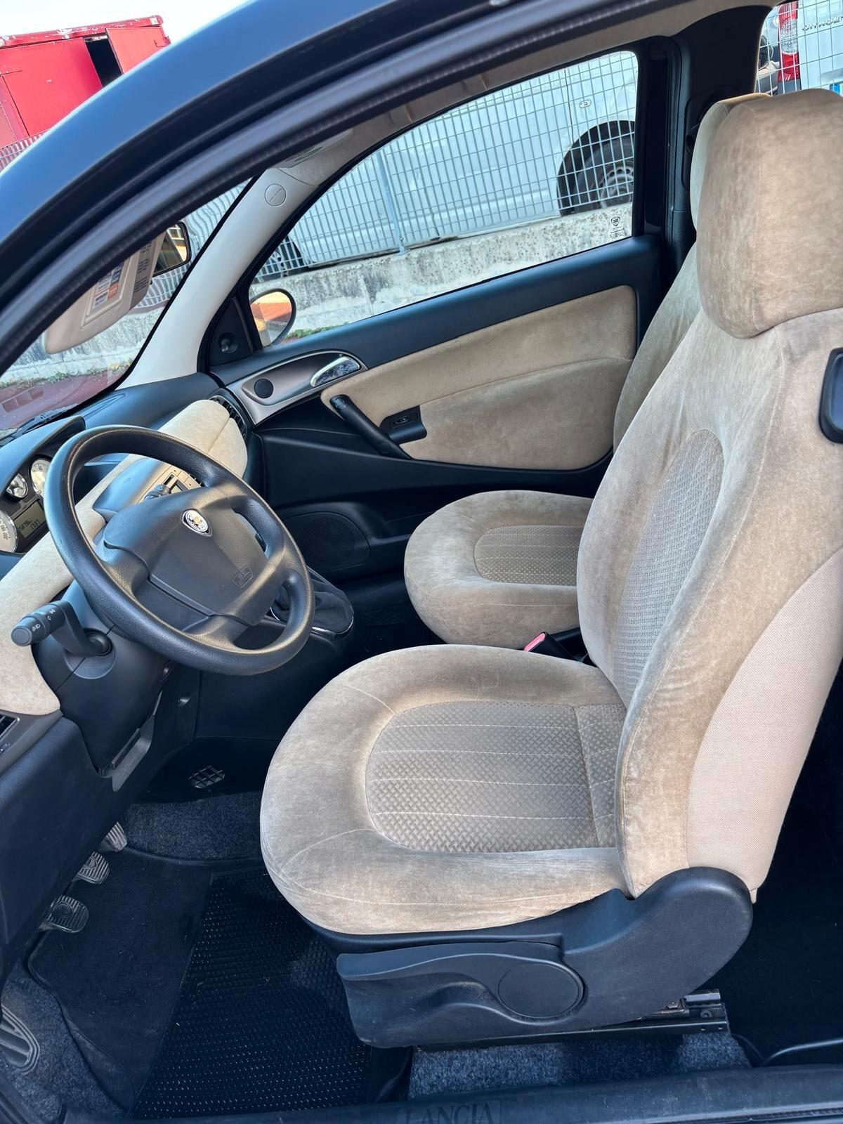 Lancia Ypsilon 1.2 16V Platino adatta ai neopatentati