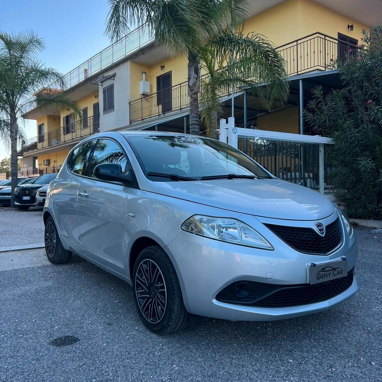 Lancia Ypsilon 1.2 69 CV 5 porte GPL Ecochic Gold
