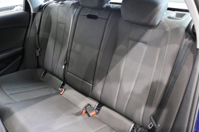 AUDI A4 40 TDI quattro S tronic Business Advanced