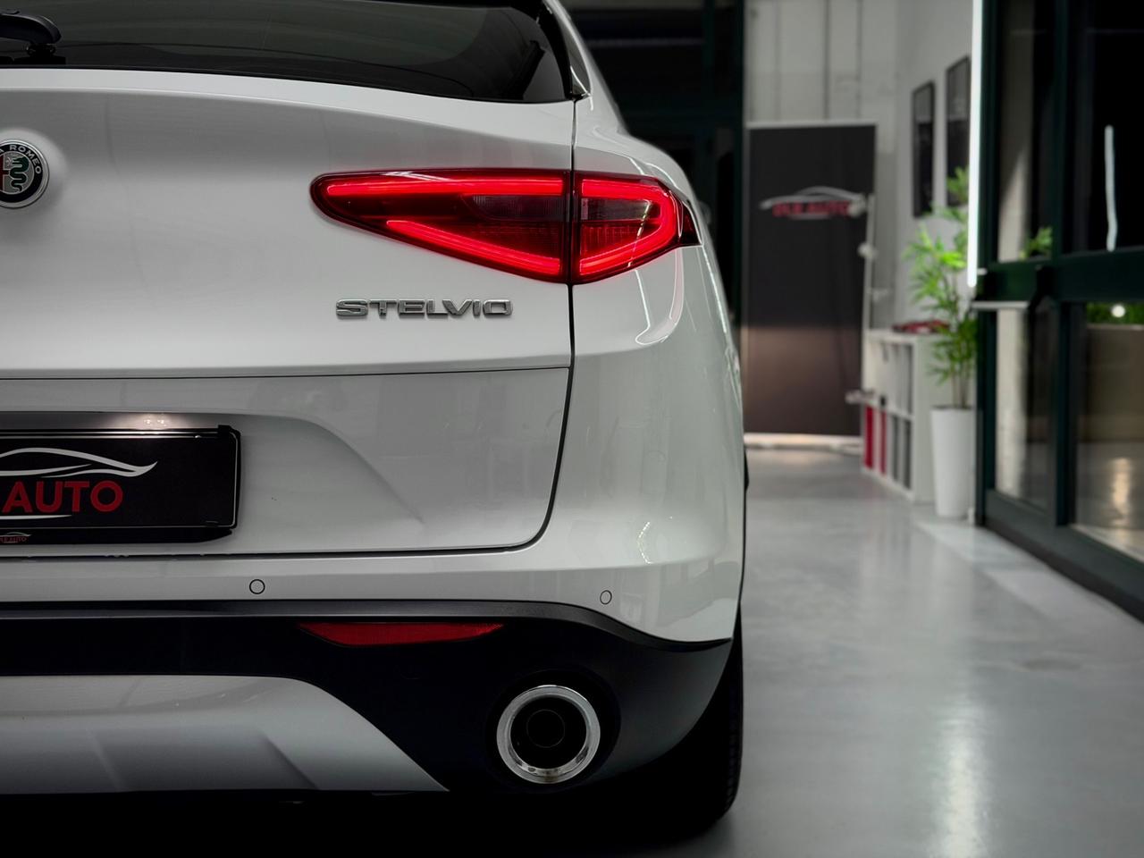 Alfa Romeo Stelvio 2.2 Turbodiesel 160 CV AT8 RWD Executive