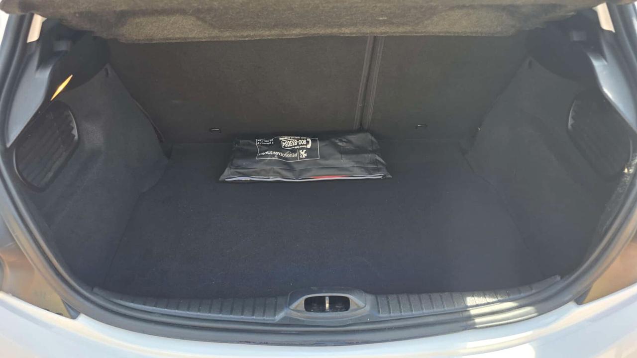 Peugeot 208 BlueHDi 75 5 porte allure