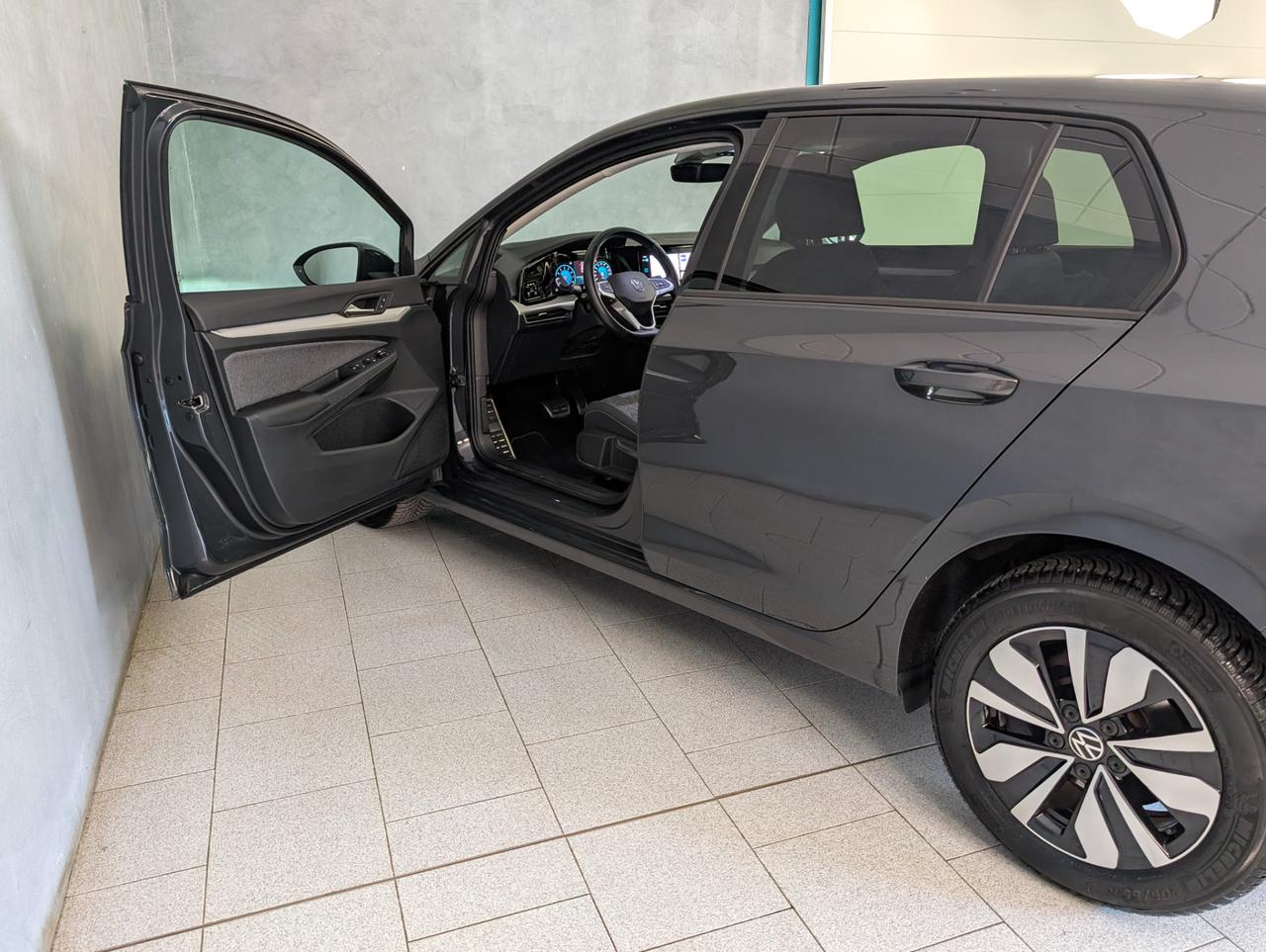 Volkswagen golf viii 1.0 eTSI 110cv DSG Life Move