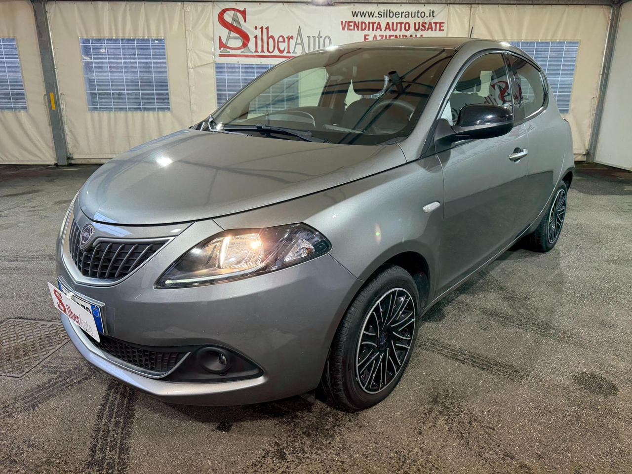 Lancia Ypsilon 1.0 firefly hybrid Gold s&s 70cv