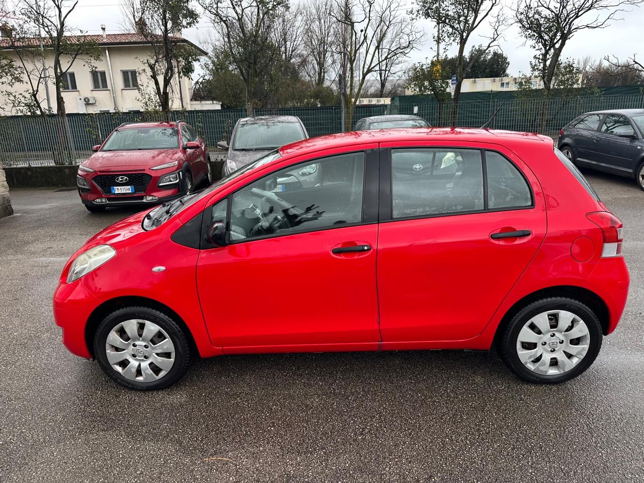 Toyota Yaris 1.0 5p. Now - 2010 - 99.000km Neop.