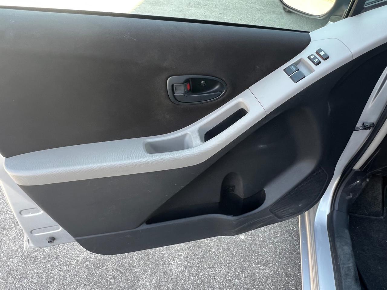 Toyota Yaris 1.0 5 porte Luxury pack FINANZIABILE