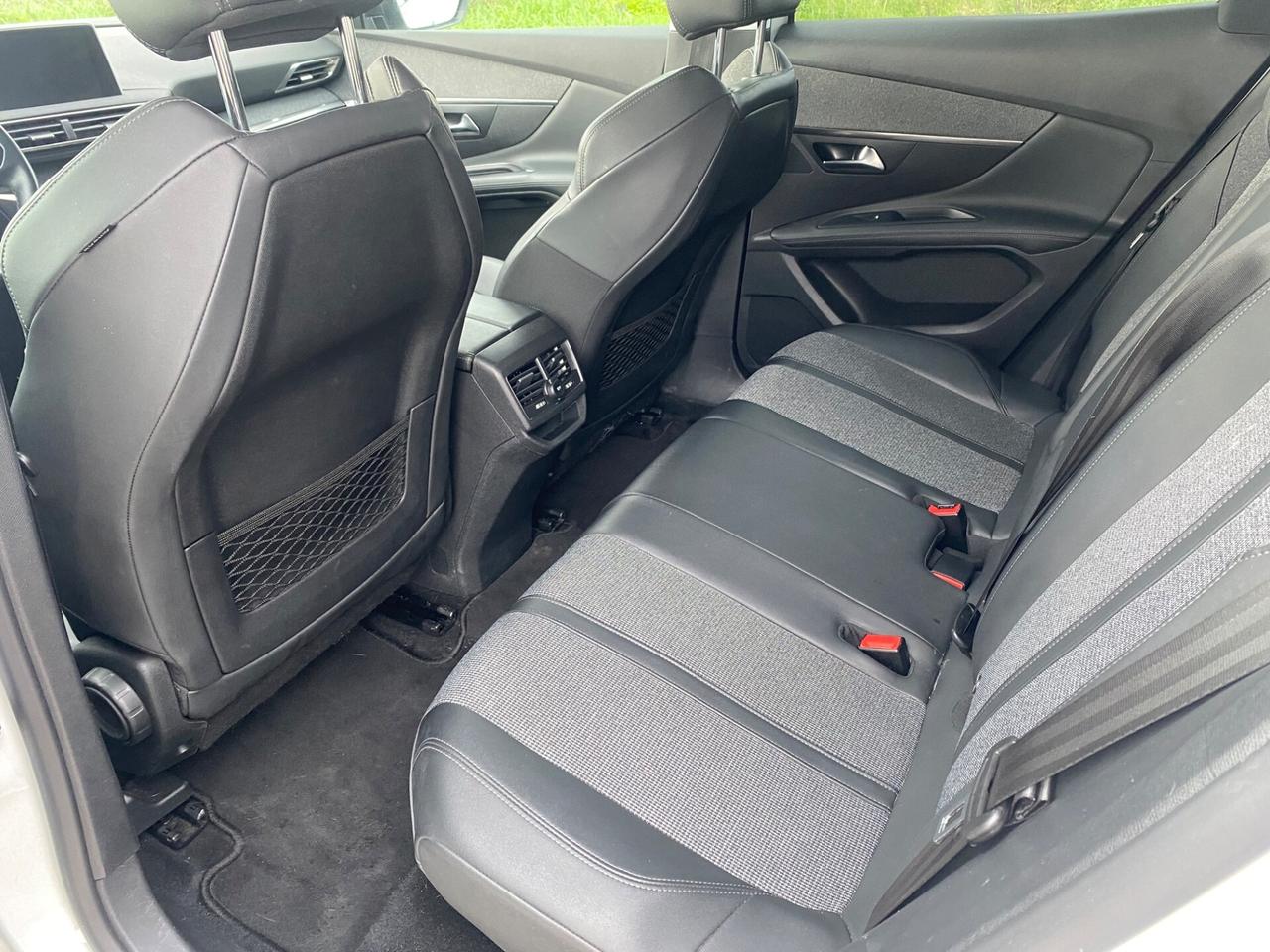 Peugeot 3008 BlueHDi 130 S&S Allure