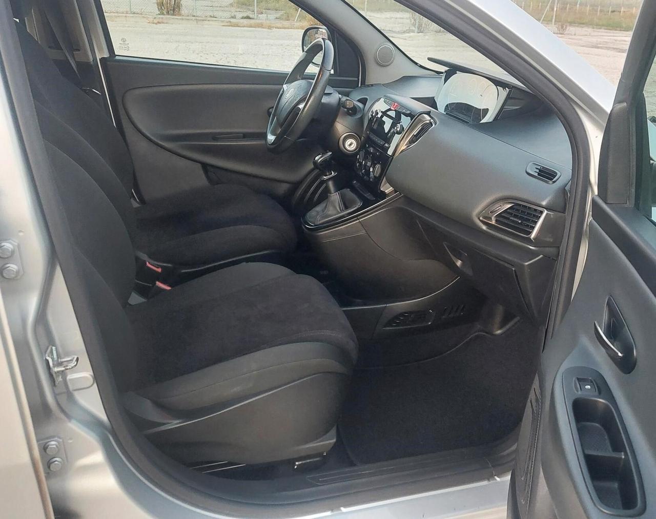 LANCIA YPSILON 1.2-UNICO PROPRIETARIO-NEOPATENTATI