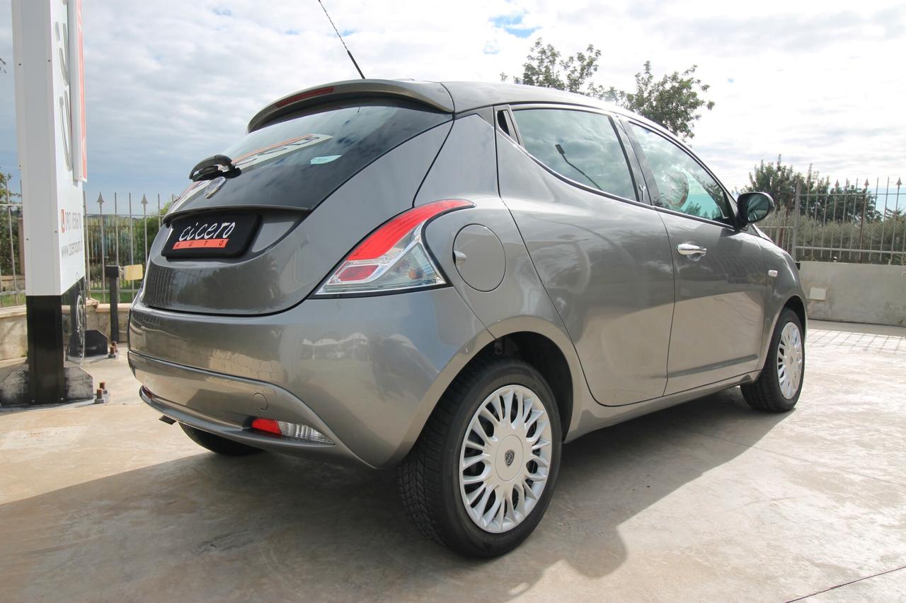 Lancia Ypsilon 1.3 MJT 95 CV Silver|71000KM|2017